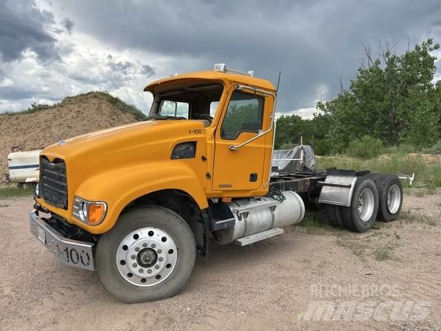 Mack CV713 Tracteur routier