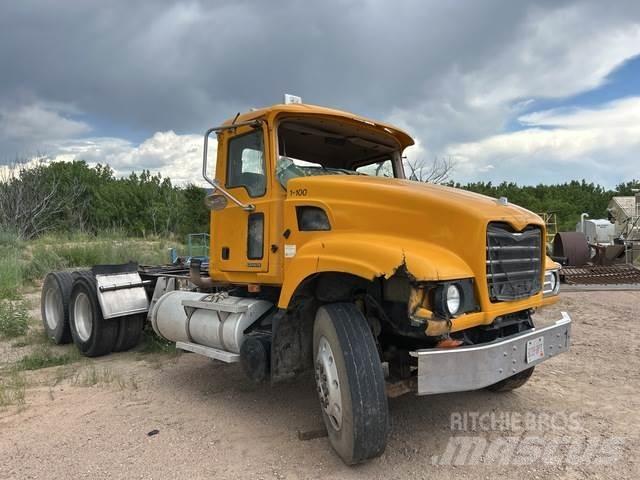 Mack CV713 Tracteur routier