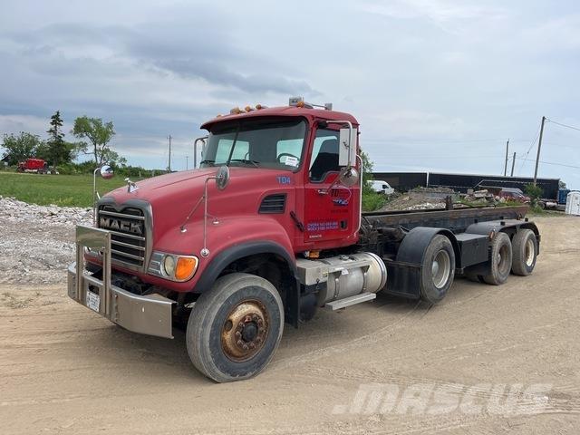 Mack CV713 Camion multibenne