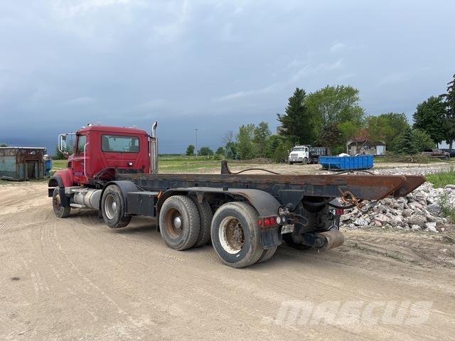 Mack CV713 Camion multibenne