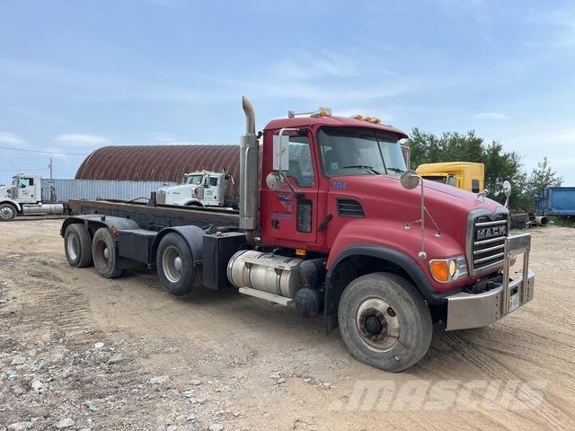 Mack CV713 Camion multibenne