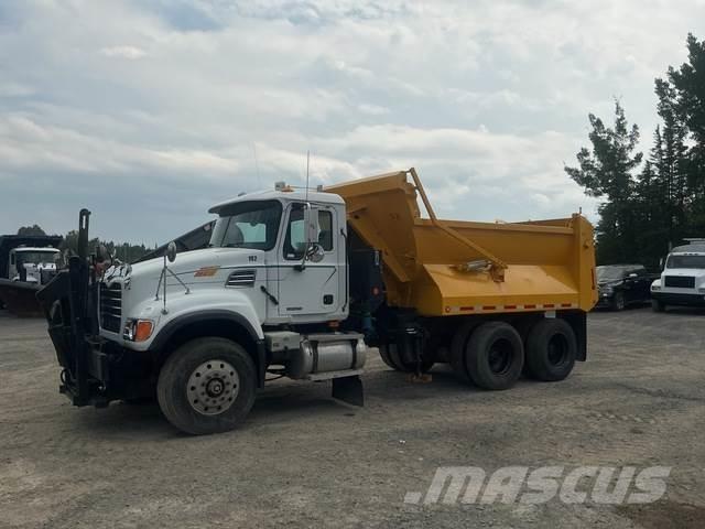 Mack CV713 Chasse neige