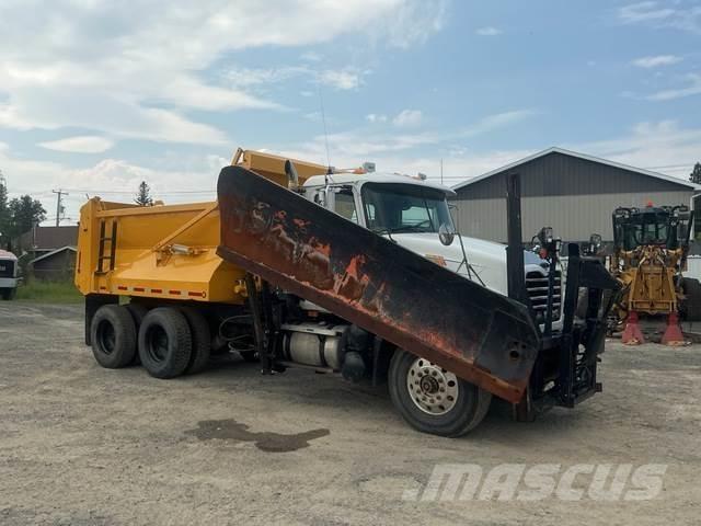 Mack CV713 Chasse neige