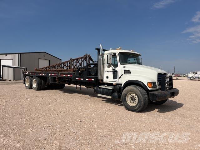 Mack CV713 Camion plateau