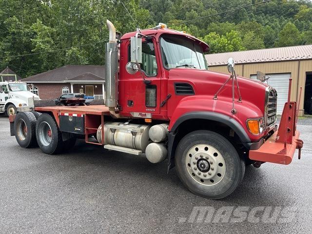 Mack CV713 Tracteur routier
