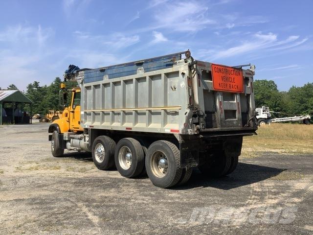 Mack CV713 Camion benne