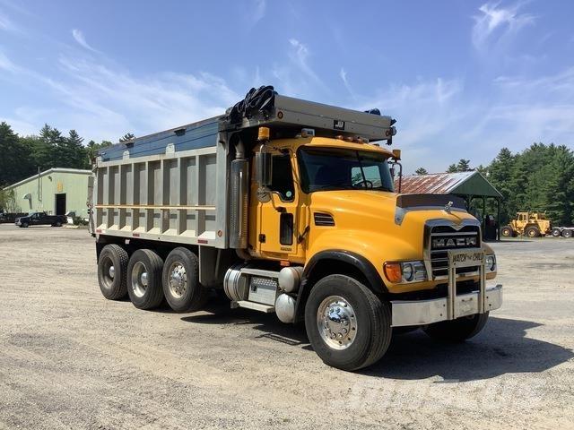 Mack CV713 Camion benne