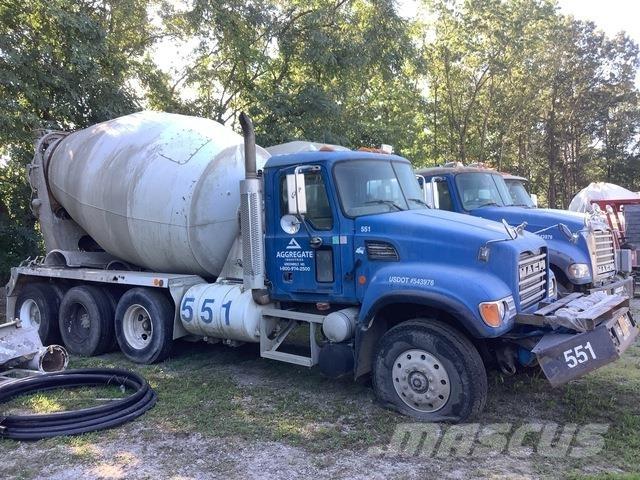 Mack CV713 Camion benne