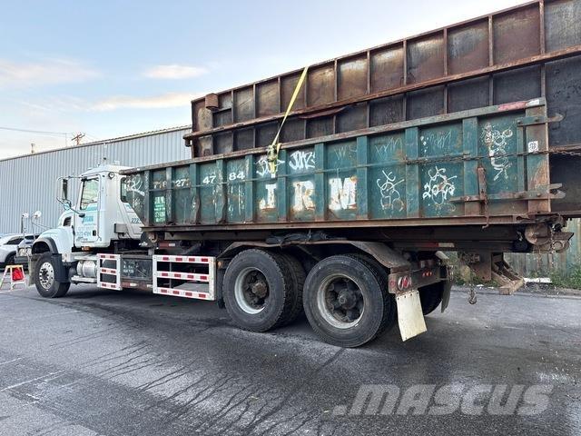 Mack CV713 Camion multibenne