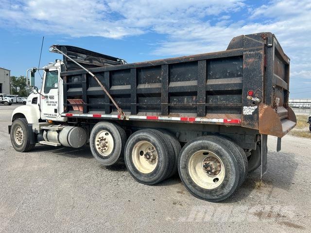 Mack CV713 Camion benne