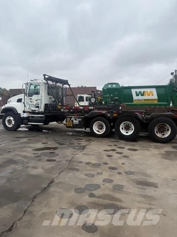 Mack CV713 Camion multibenne