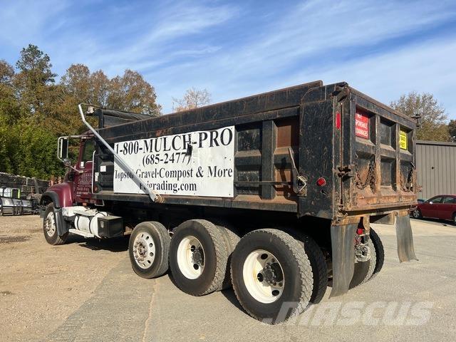 Mack CV713 Camion benne