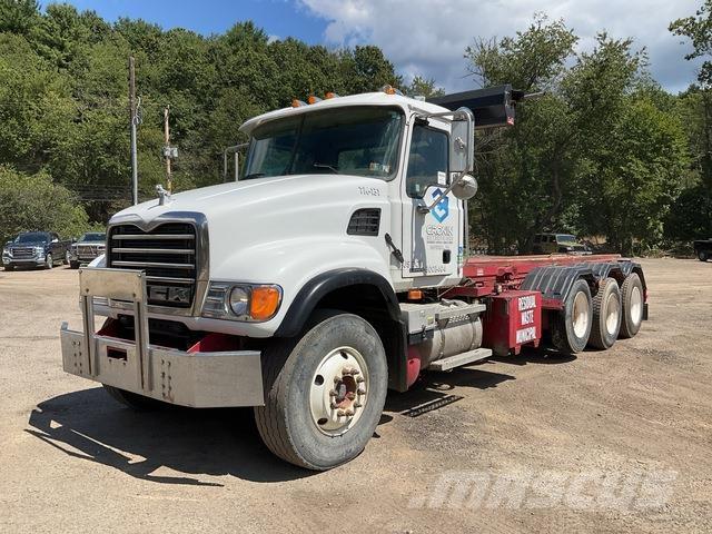 Mack CV713 Camion multibenne