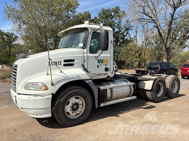 Mack CXN613 Tracteur routier