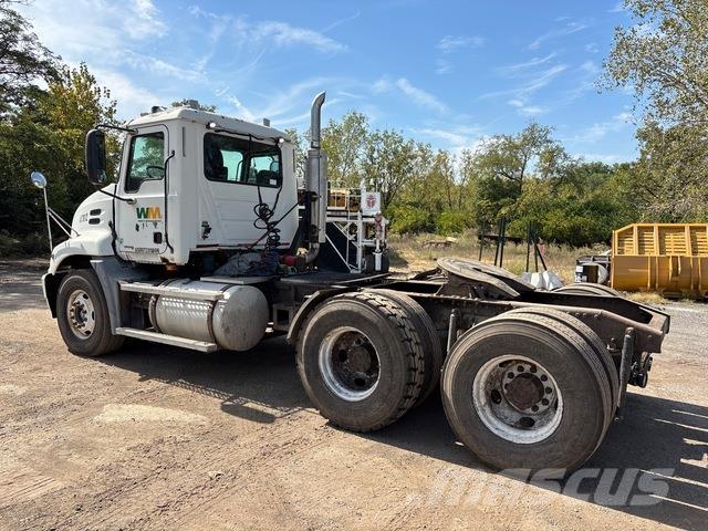 Mack CXN613 Tracteur routier