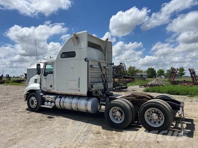 Mack CXU600 Tracteur routier
