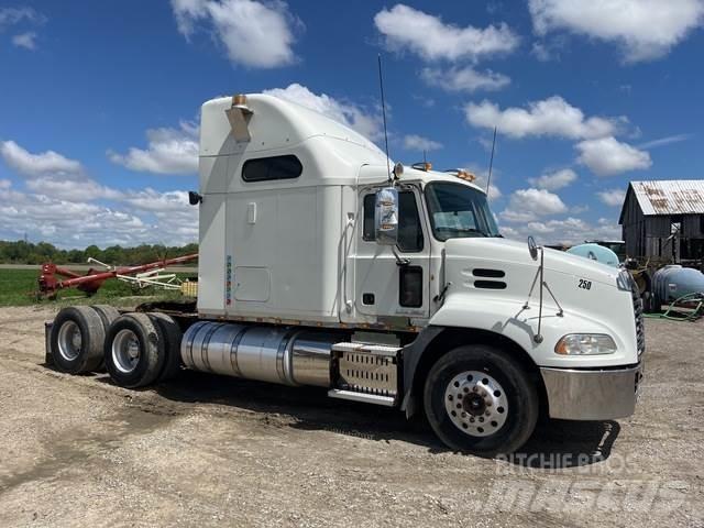 Mack CXU600 Tracteur routier