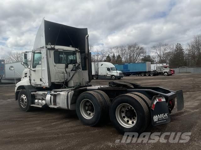 Mack CXU613 Tracteur routier
