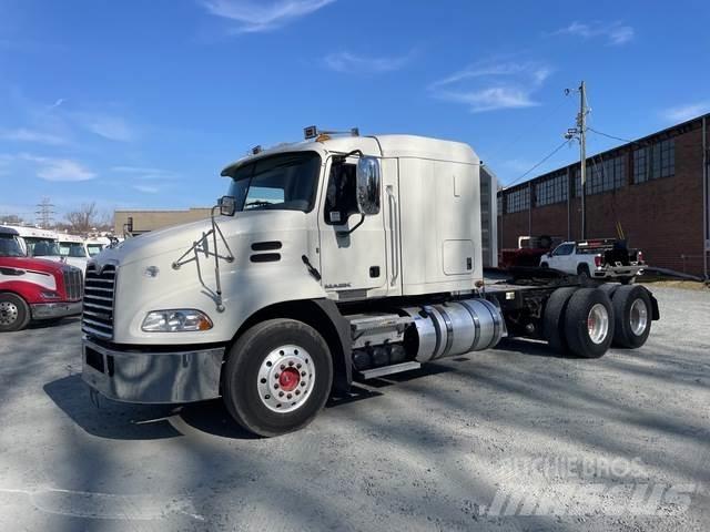 Mack CXU613 Tracteur routier