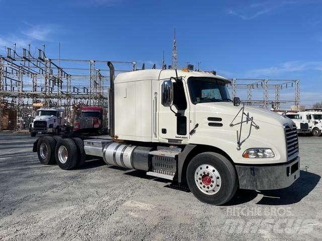 Mack CXU613 Tracteur routier