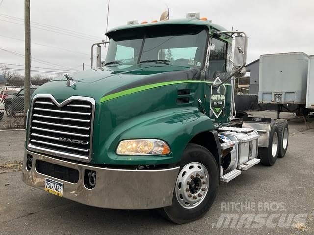 Mack CXU613 Tracteur routier