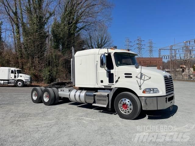 Mack CXU613 Tracteur routier