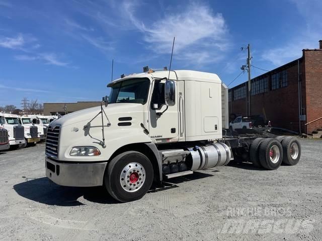 Mack CXU613 Tracteur routier