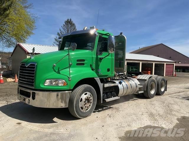 Mack CXU613 Tracteur routier