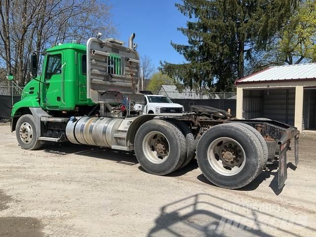 Mack CXU613 Tracteur routier