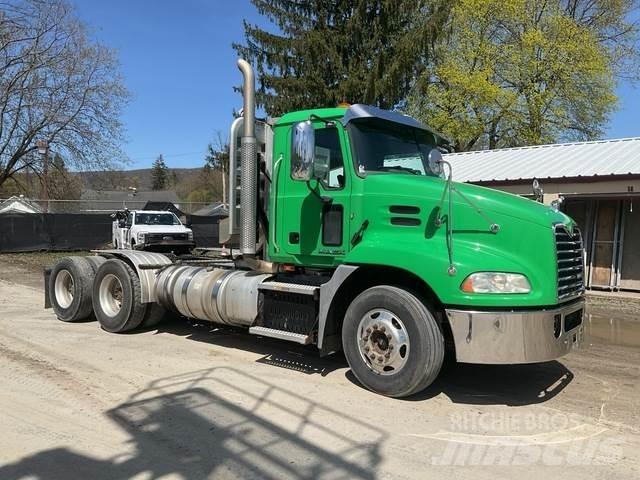 Mack CXU613 Tracteur routier
