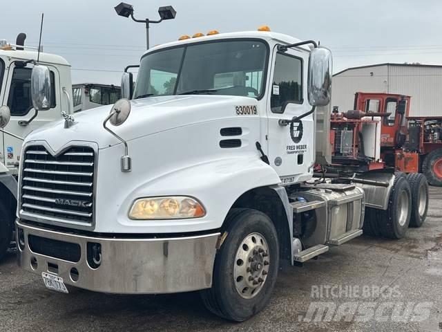 Mack CXU613 Tracteur routier
