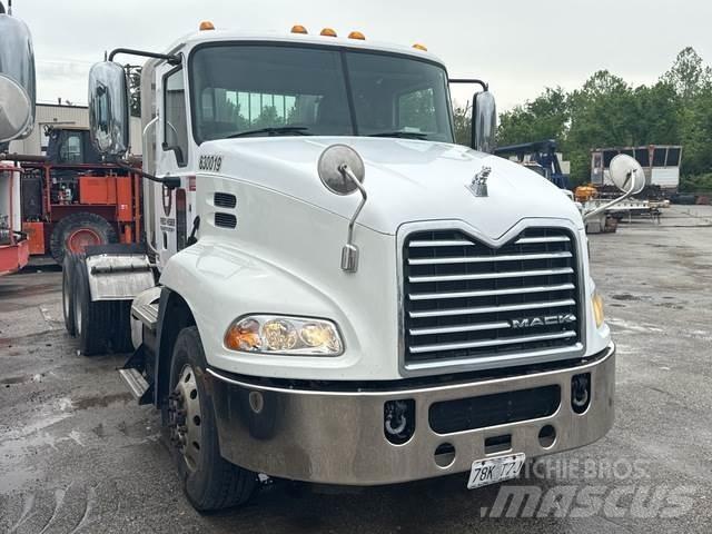 Mack CXU613 Tracteur routier