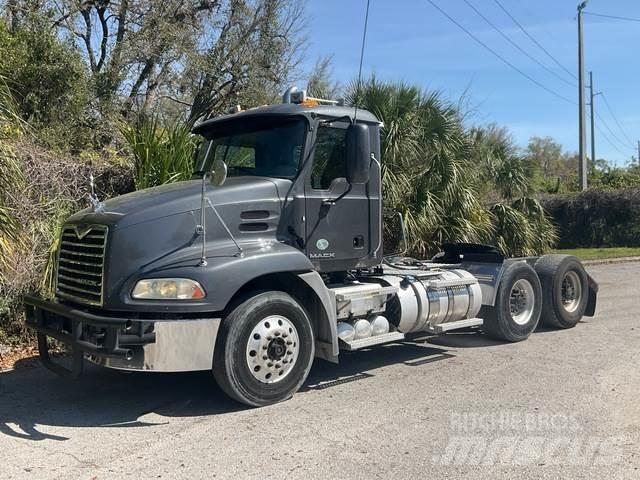 Mack CXU613 Tracteur routier