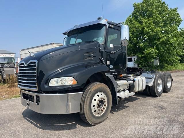 Mack CXU613 Tracteur routier