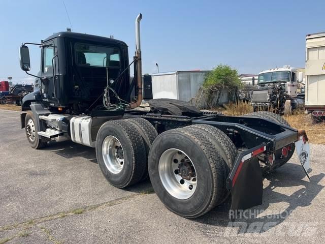 Mack CXU613 Tracteur routier