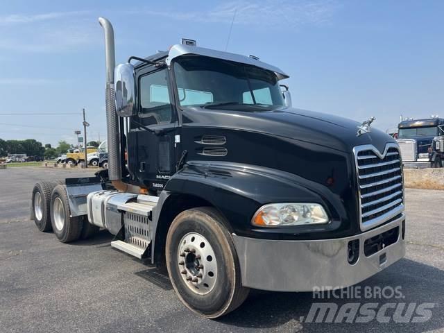 Mack CXU613 Tracteur routier