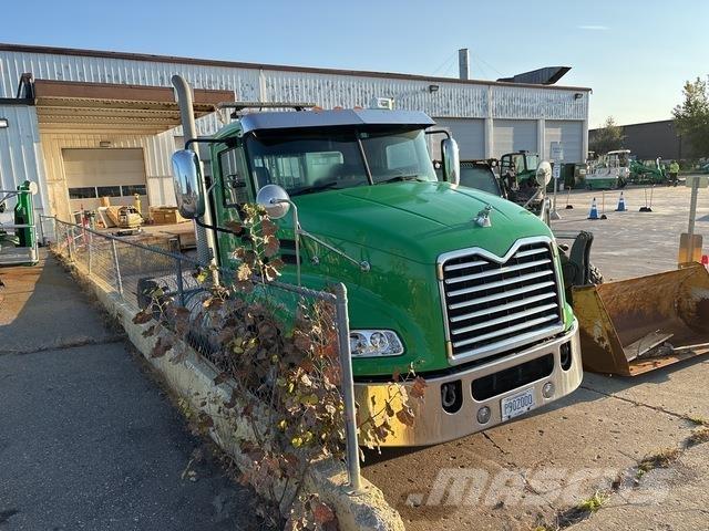 Mack CXU613 Tracteur routier