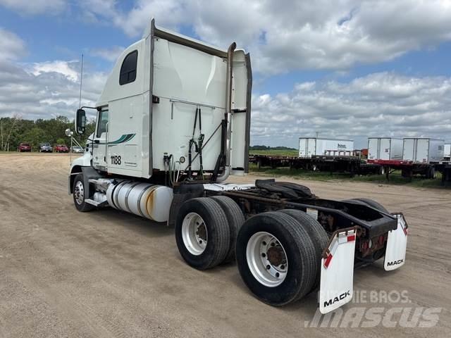 Mack CXU613 Tracteur routier