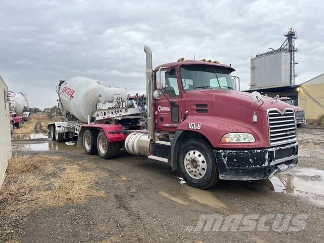 Mack CXU613 Tracteur routier