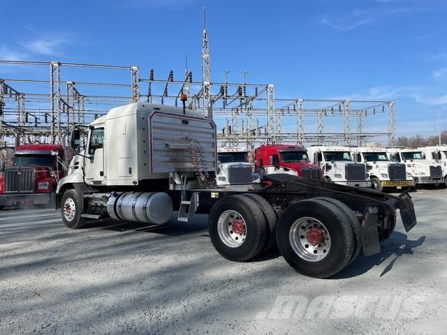 Mack CXU613 Tracteur routier