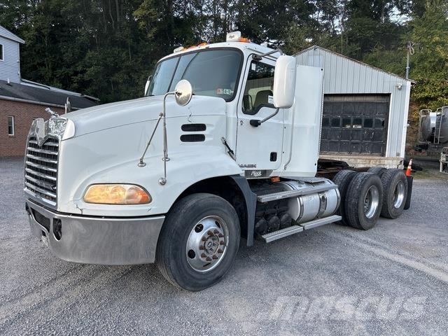 Mack CXU613 Tracteur routier