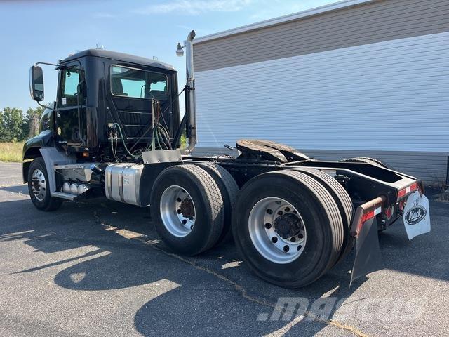 Mack CXU613 Tracteur routier