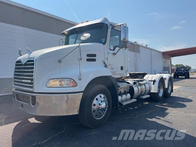 Mack CXU613 Tracteur routier