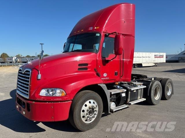 Mack CXU613 Tracteur routier