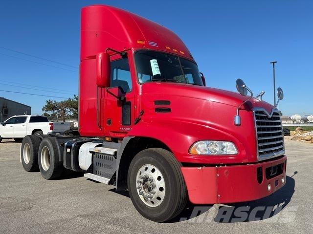 Mack CXU613 Tracteur routier