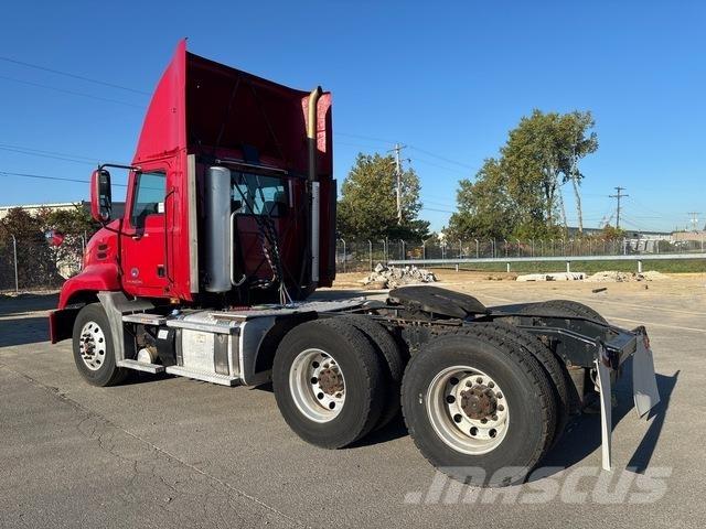 Mack CXU613 Tracteur routier