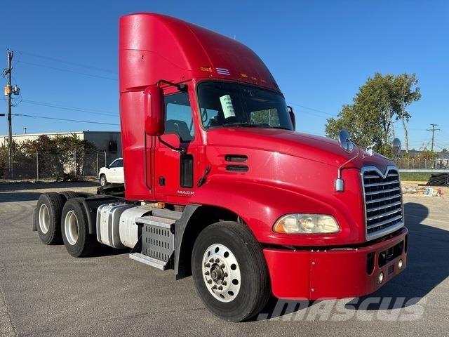 Mack CXU613 Tracteur routier