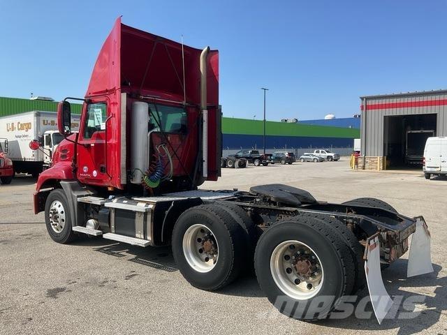 Mack CXU613 Tracteur routier