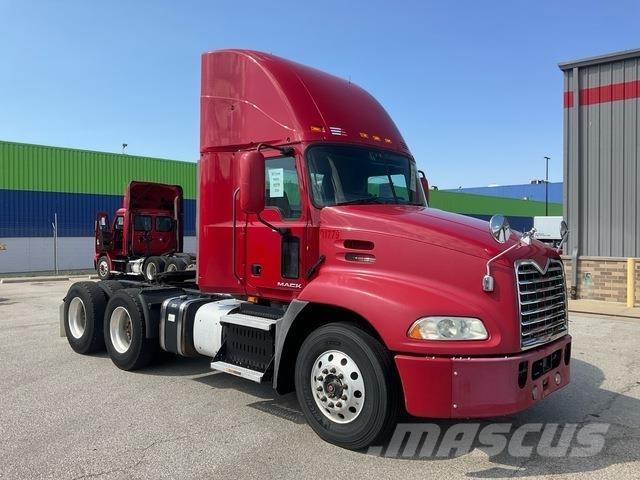 Mack CXU613 Tracteur routier
