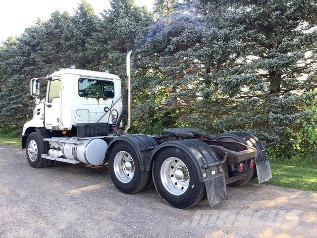 Mack CXU613 Tracteur routier